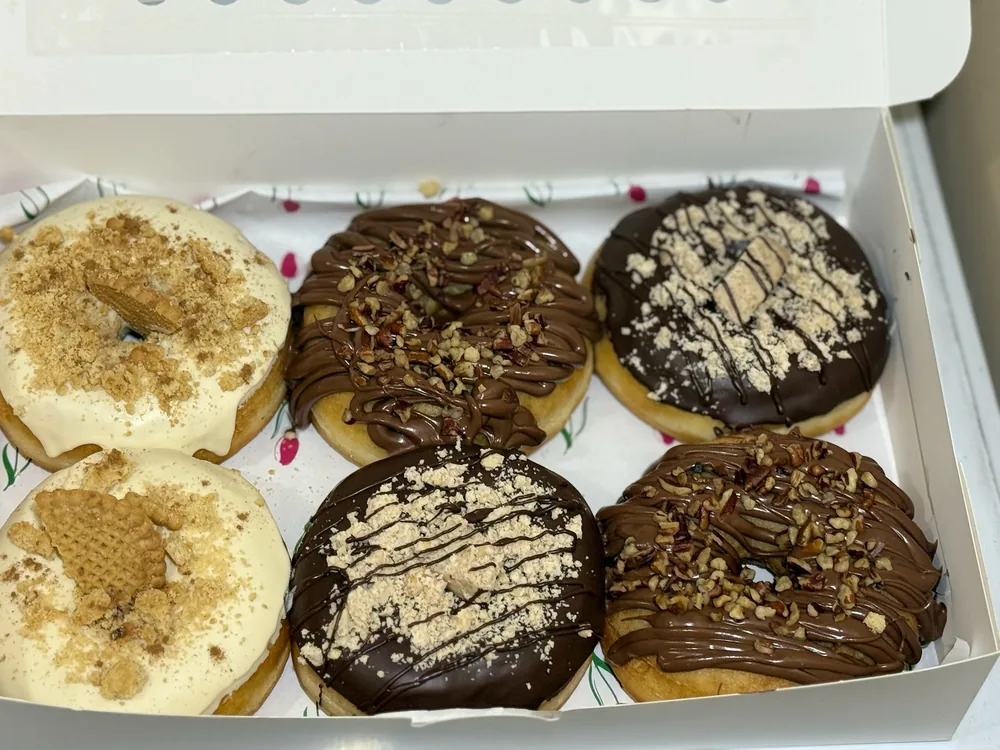Caja de donas artesanales de Donut Bites en Monterrey con sabores surtidos
