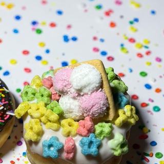 Dona decorada con cereal y malvaviscos, donas decoradas en San Pedro Garza García