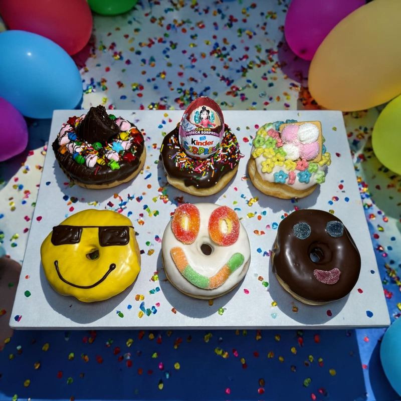 Caja de 6 donas decoradas de cumpleaños, donas decoradas en Monterrey